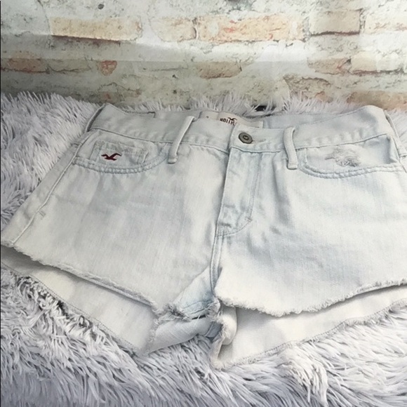 Light Wash Hollister 5-Pocket Distressed Denim Jean Shorts - Picture 1 of 8